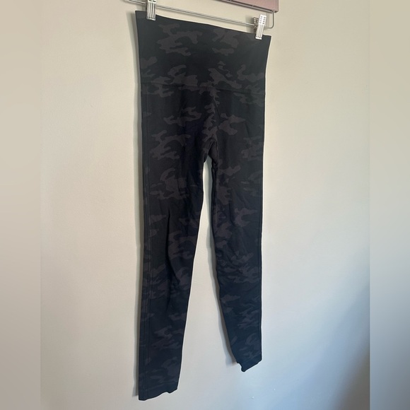 Spanx Look At Me Now Camo Print High-Waisted Leggings Size‎ S - Picture 4 of 6